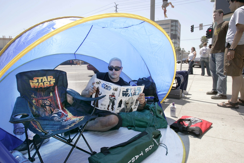 Illustration for article titled A Brief Visual History of People Waiting in Line for Star Wars